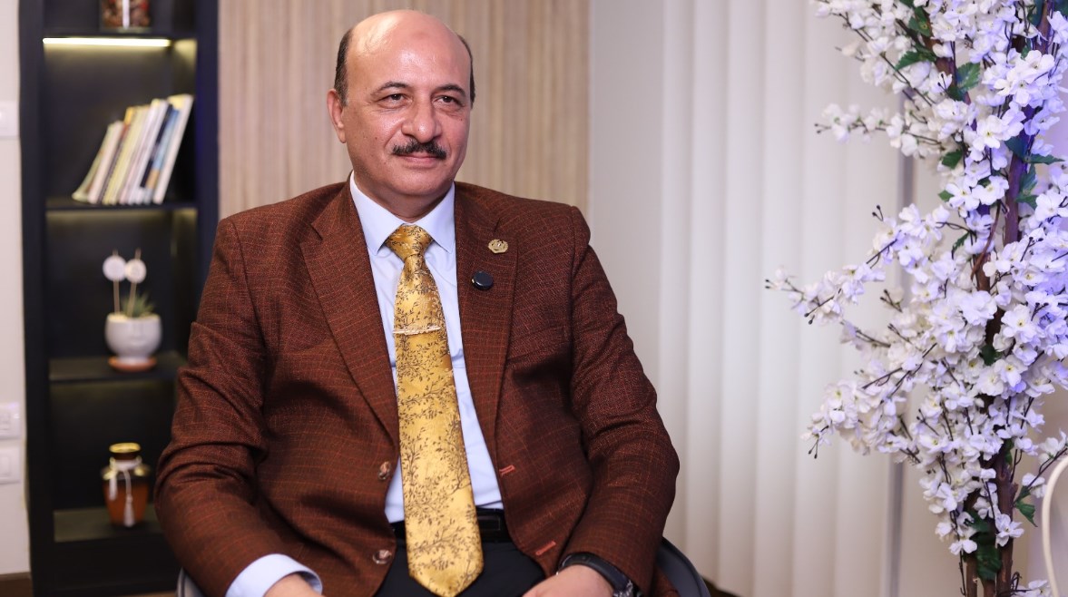 الدكتور عز الدين حسانين الخبير المصرفي